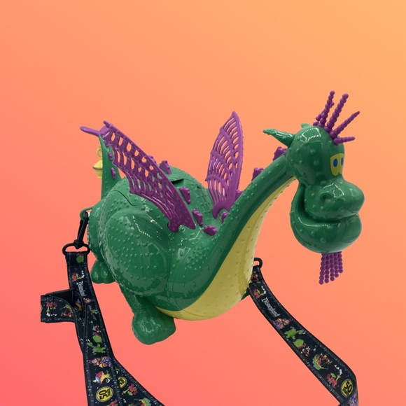 Disneyland Light-up Popcorn Bucket - Elliot the Dragon - Picture 3 of 5